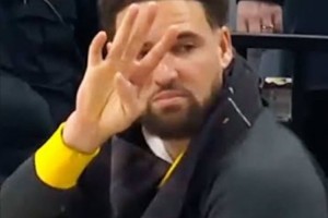 开云官方-母校女篮进NCAA四强！杜兰特INS晒克莱“四根手指”表情包庆祝