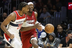 开云-81分亲历者维拉纽瓦：科比那场很胶着 热火赢20+故意犯规让他得分